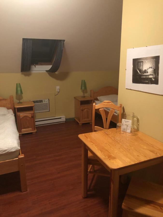 Crowsnest Vineyards Guesthouse Keremeos Extérieur photo