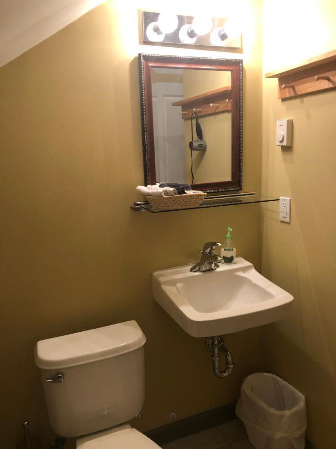 Crowsnest Vineyards Guesthouse Keremeos Extérieur photo
