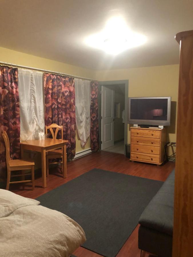 Crowsnest Vineyards Guesthouse Keremeos Extérieur photo