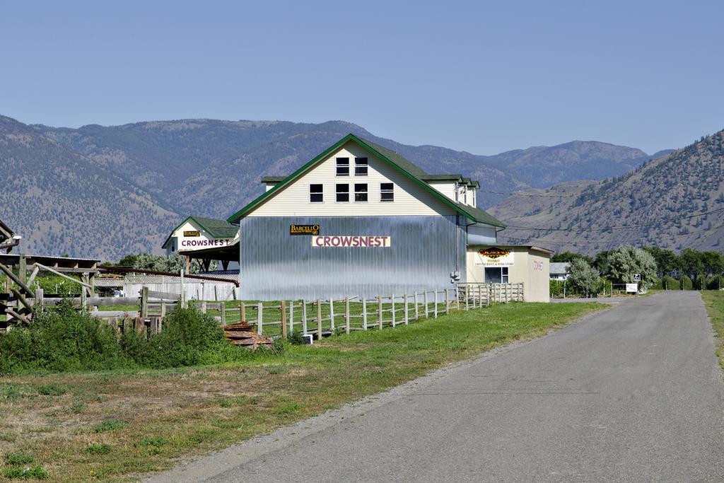 Crowsnest Vineyards Guesthouse Keremeos Extérieur photo