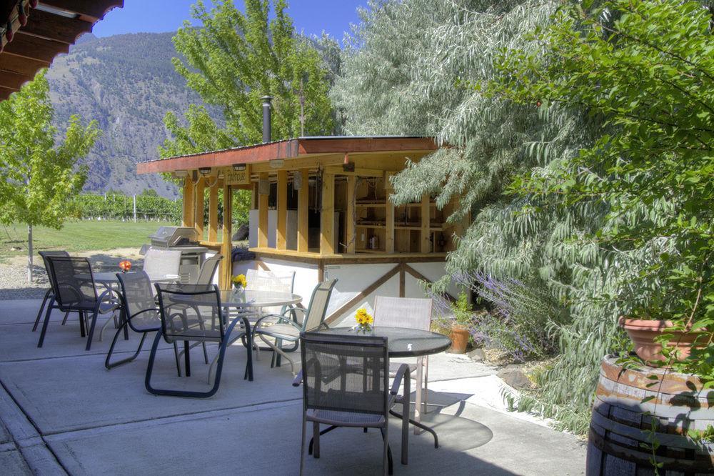 Crowsnest Vineyards Guesthouse Keremeos Extérieur photo