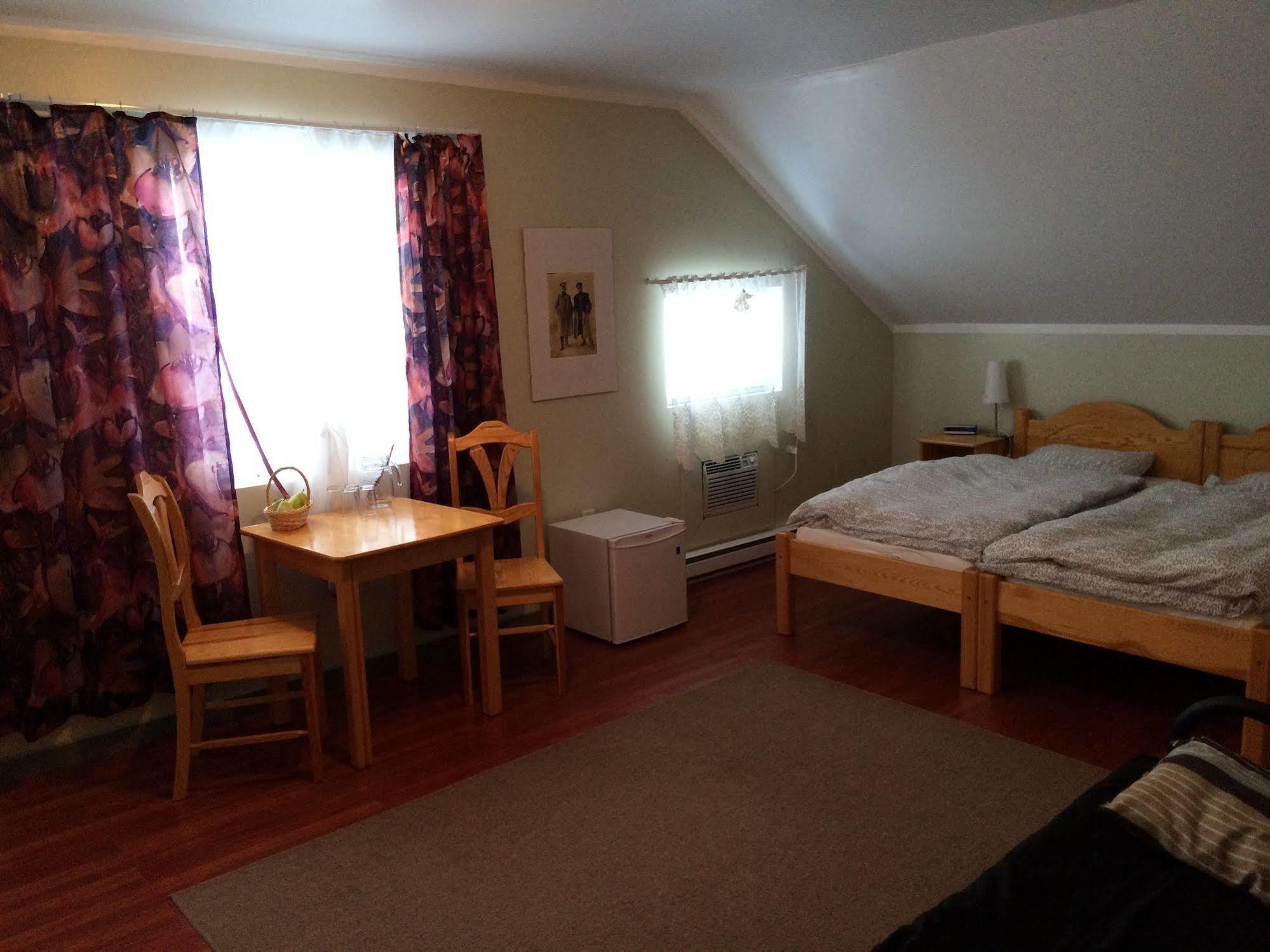 Crowsnest Vineyards Guesthouse Keremeos Extérieur photo
