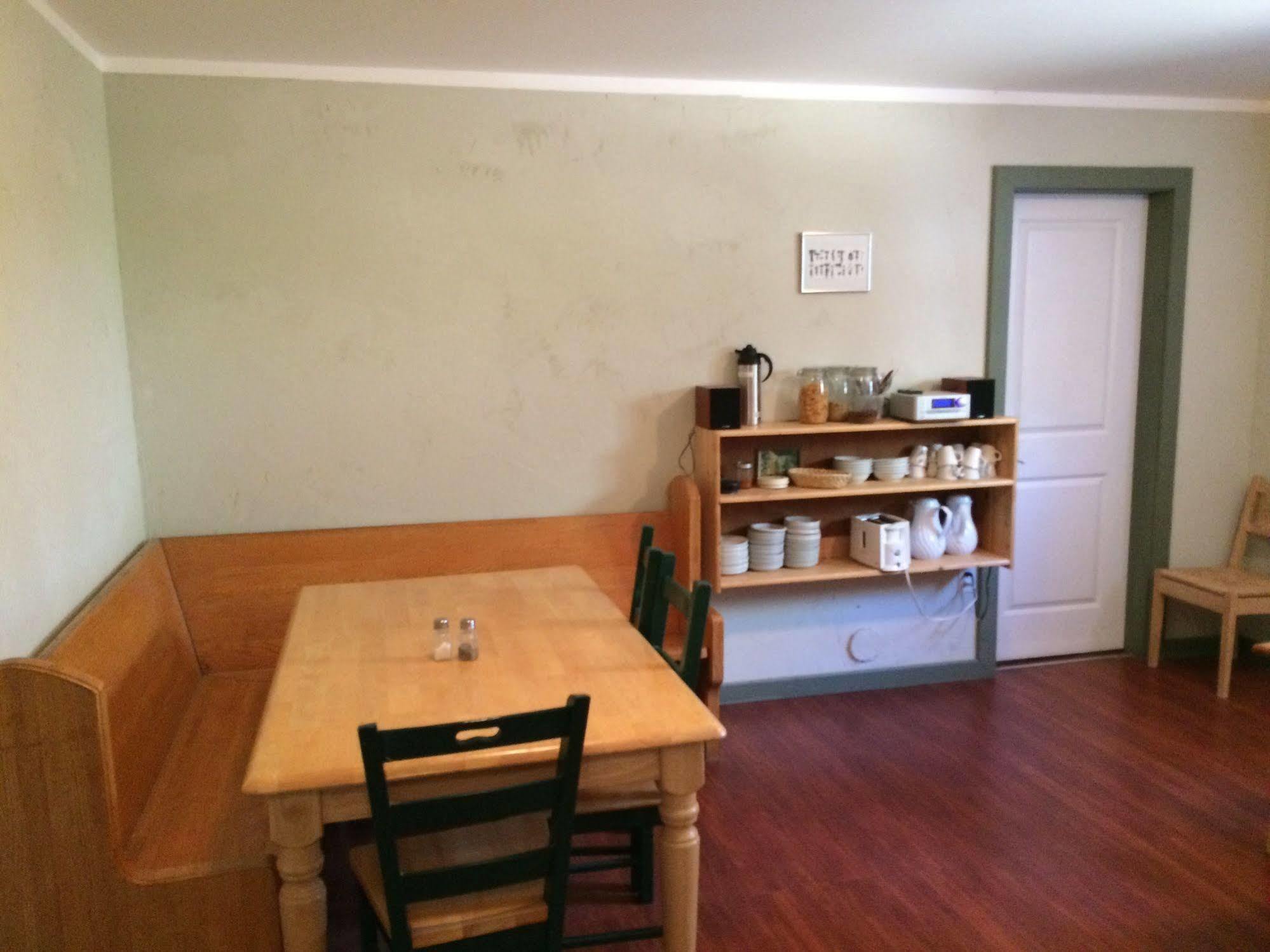 Crowsnest Vineyards Guesthouse Keremeos Extérieur photo